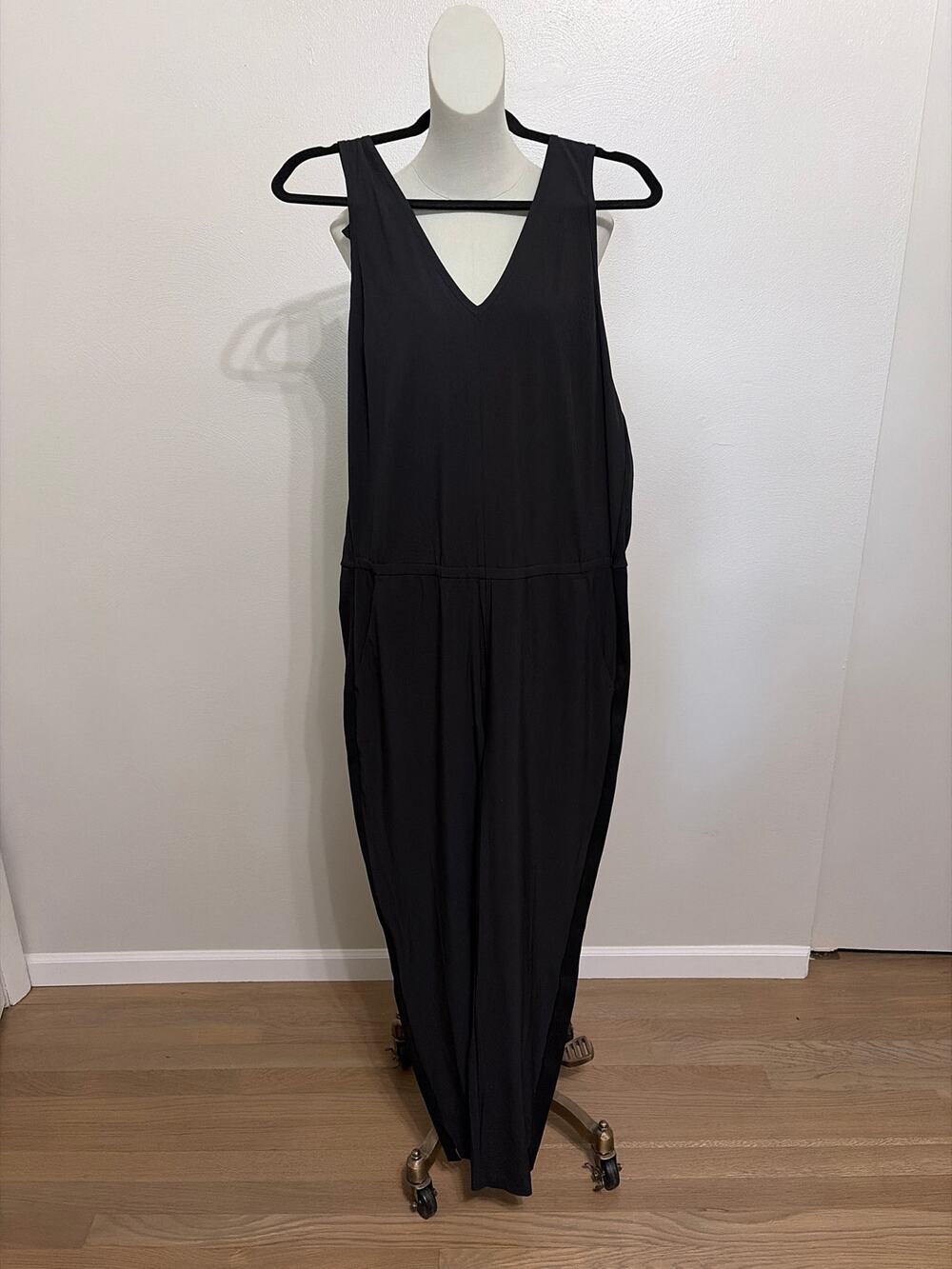 NWT! Athleta Brooklyn jumpsuit in black - size 12